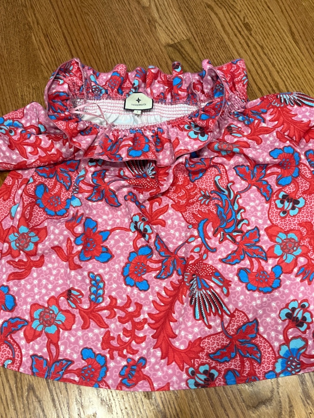 Tuckernuck top